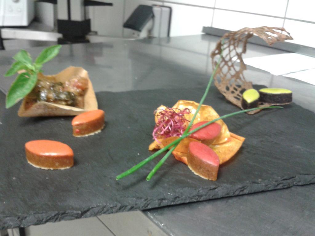 Logis Hotel & Spa Dejeunez Sous L'Arbre รูเซต์ ภายนอก รูปภาพ